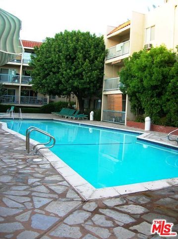18307 Burbank Boulevard 207, Los Angeles, CA 91356