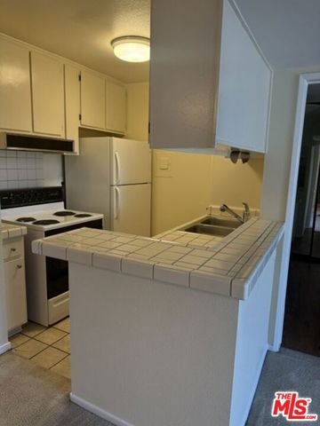 18307 Burbank Boulevard 207, Los Angeles, CA 91356
