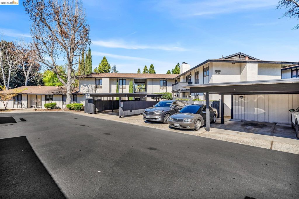 1942 Desert Cir, Walnut Creek, CA 94598