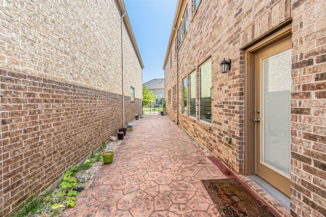 6769 E Prospect Way, Irving, TX 75063