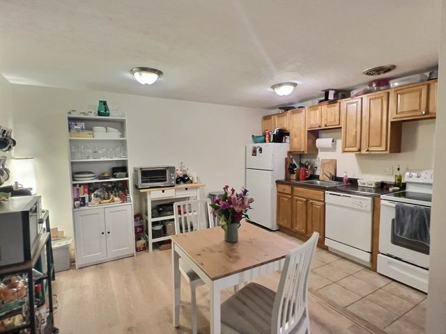 217 Kent 5, Brookline, MA 02446