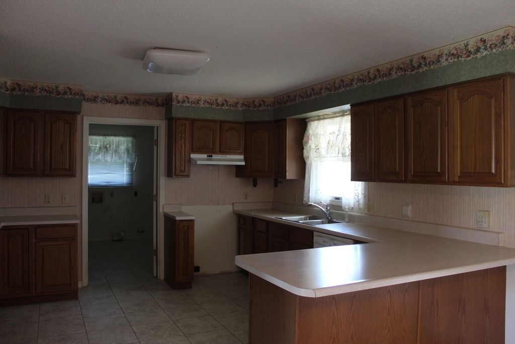 Image 13 of property listing at 3107 Apricot Avenue, Mt Vernon, IL 62864