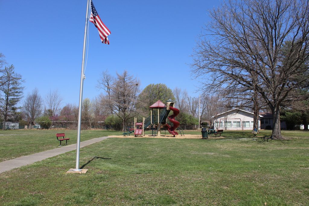 Image 4 of property listing at 3107 Apricot Avenue, Mt Vernon, IL 62864