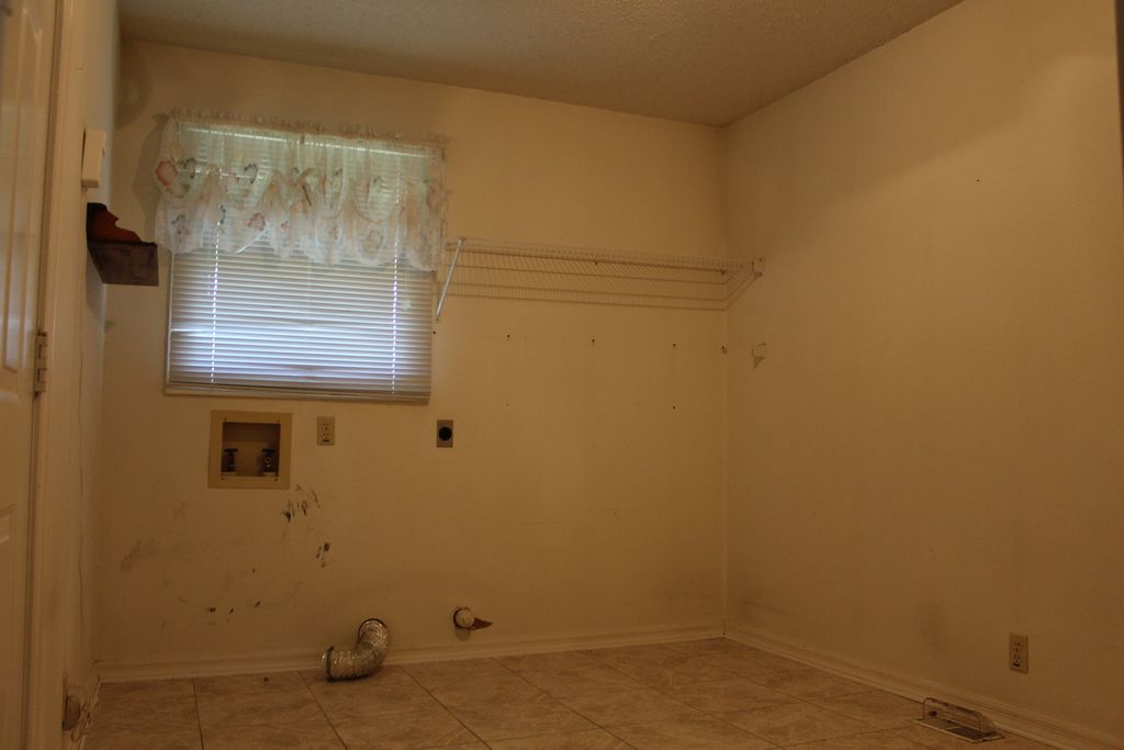 Image 9 of property listing at 3107 Apricot Avenue, Mt Vernon, IL 62864