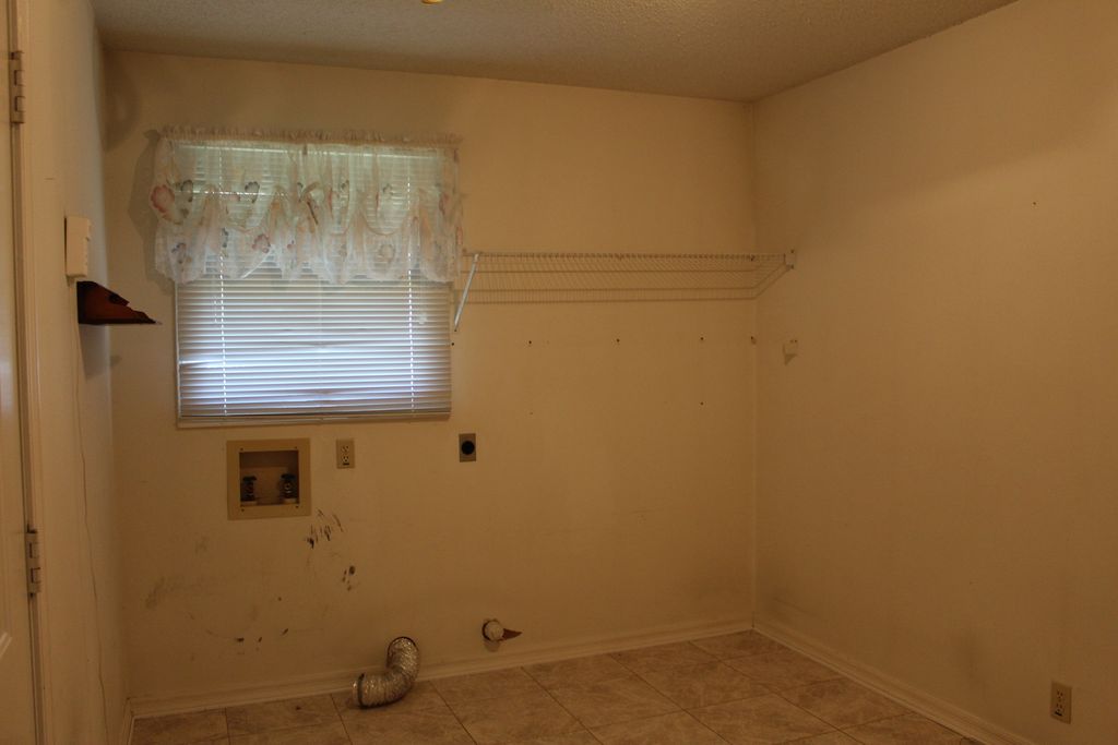 Image 10 of property listing at 3107 Apricot Avenue, Mt Vernon, IL 62864