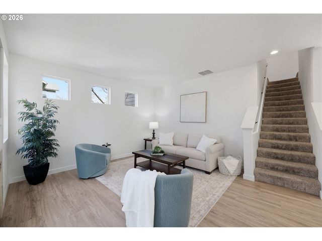 5243 WALES Dr, Eugene, OR 97402