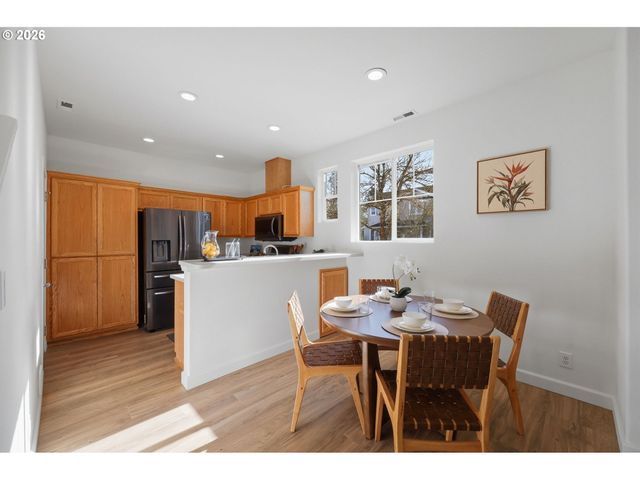 5243 WALES Dr, Eugene, OR 97402