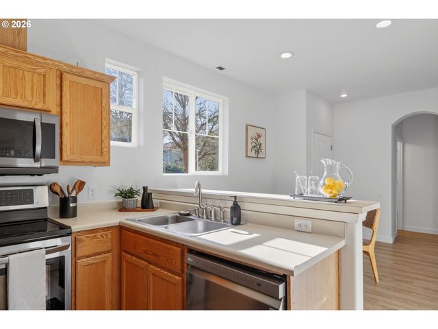 5243 WALES Dr, Eugene, OR 97402