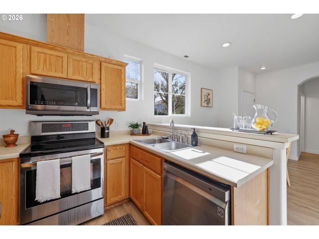 5243 WALES Dr, Eugene, OR 97402