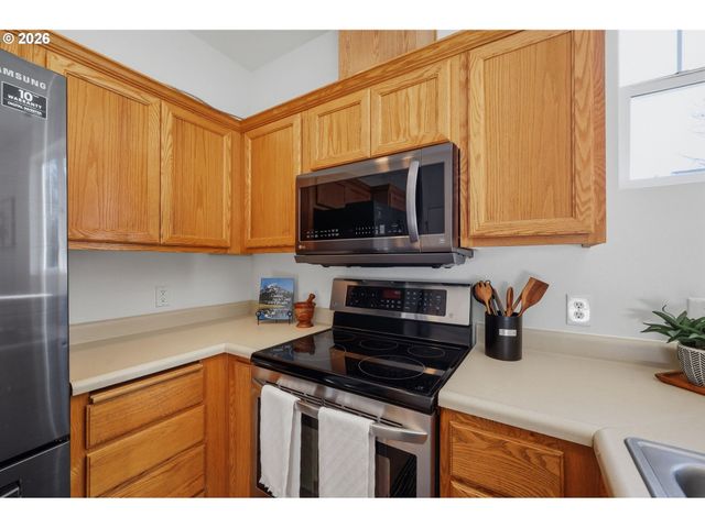 5243 WALES Dr, Eugene, OR 97402