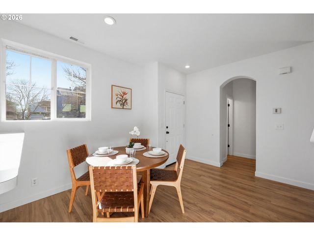 5243 WALES Dr, Eugene, OR 97402