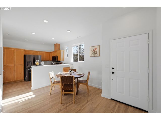 5243 WALES Dr, Eugene, OR 97402