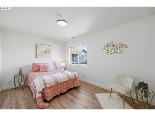 5243 WALES Dr, Eugene, OR 97402