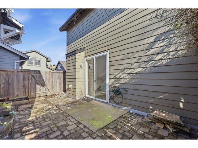 5243 WALES Dr, Eugene, OR 97402