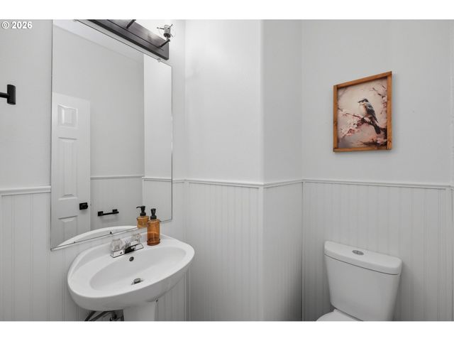 5243 WALES Dr, Eugene, OR 97402