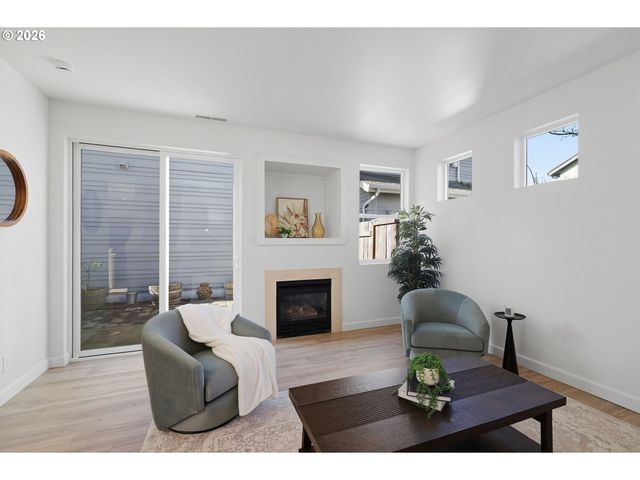 5243 WALES Dr, Eugene, OR 97402