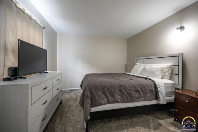 5436 SW 12th Ter Apt 2, Topeka, KS 66604