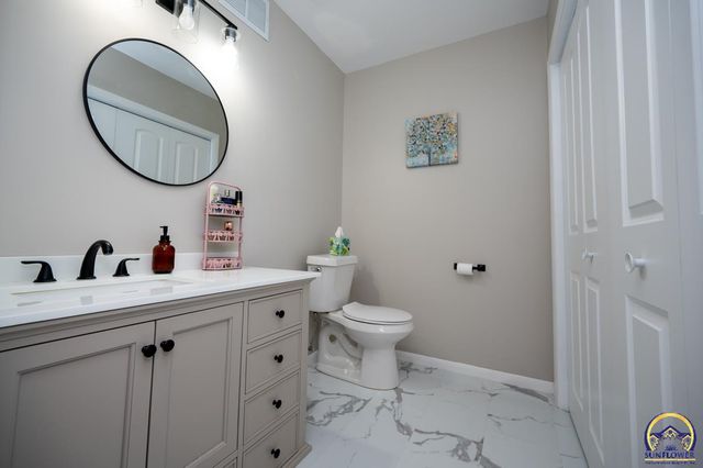 5436 SW 12th Ter Apt 2, Topeka, KS 66604