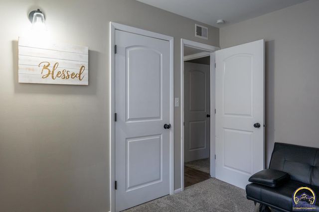 5436 SW 12th Ter Apt 2, Topeka, KS 66604