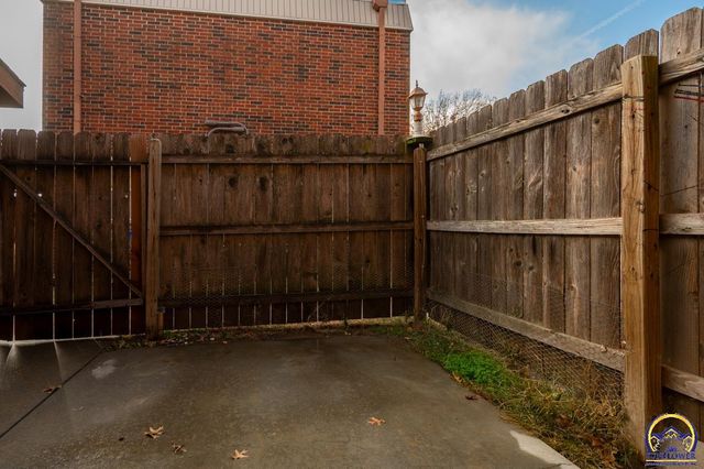 5436 SW 12th Ter Apt 2, Topeka, KS 66604