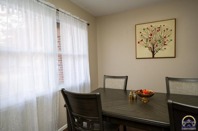 5436 SW 12th Ter Apt 2, Topeka, KS 66604