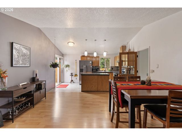 6281 N BANK St, Portland, OR 97203