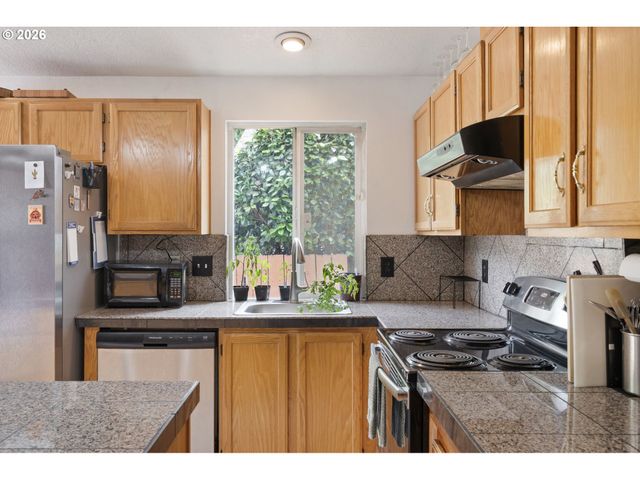 6281 N BANK St, Portland, OR 97203