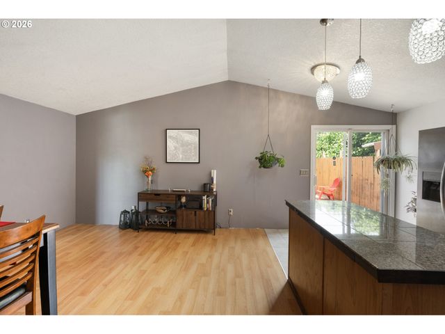 6281 N BANK St, Portland, OR 97203