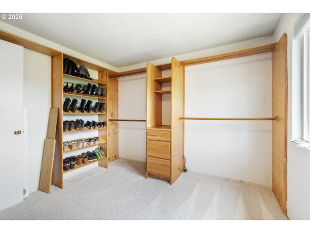 6281 N BANK St, Portland, OR 97203