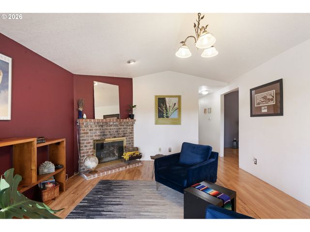 6281 N BANK St, Portland, OR 97203