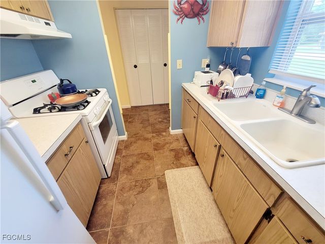 2206 E 6th ST, Lehigh Acres, FL 33936