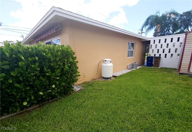 2206 E 6th ST, Lehigh Acres, FL 33936