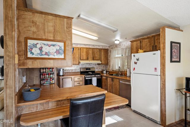 975 W Telegraph Road 10, Santa Paula, CA 93060