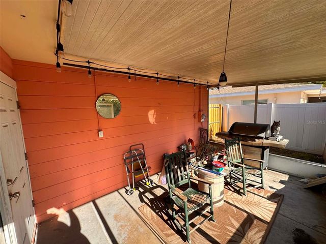 8923 110TH LANE, Seminole, FL 33772