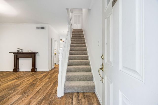 1805 Stoney Brook Drive 105, Houston, TX 77063