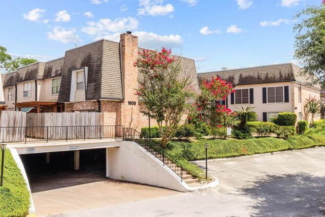 1805 Stoney Brook Drive 105, Houston, TX 77063