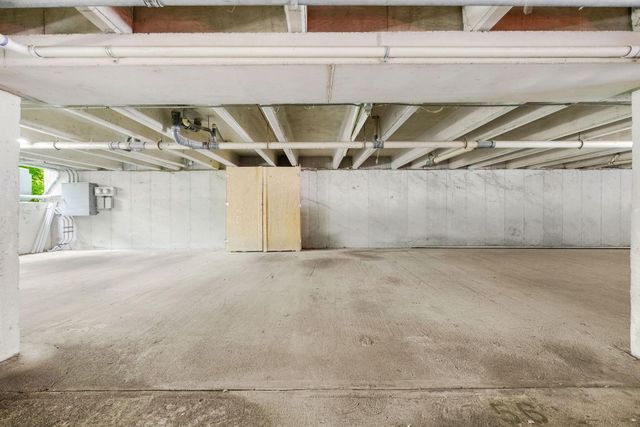 1805 Stoney Brook Drive 105, Houston, TX 77063