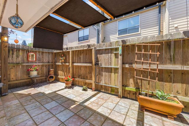 1805 Stoney Brook Drive 105, Houston, TX 77063