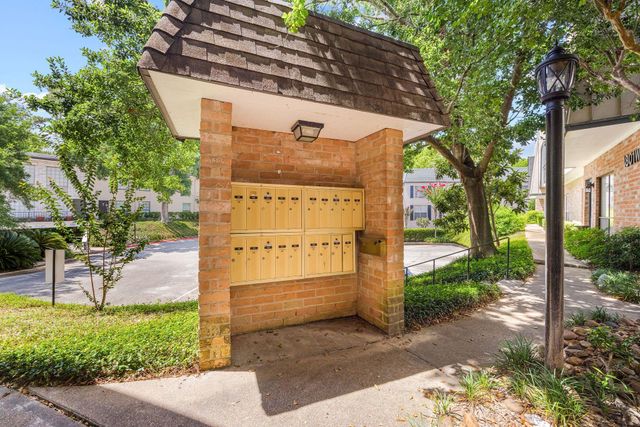 1805 Stoney Brook Drive 105, Houston, TX 77063