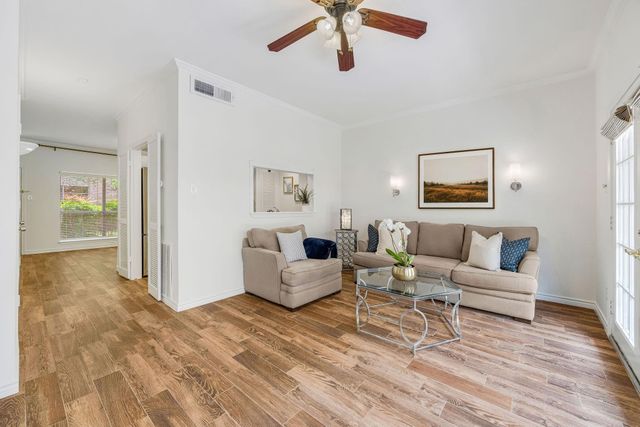 1805 Stoney Brook Drive 105, Houston, TX 77063