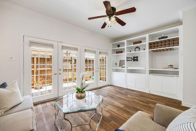 1805 Stoney Brook Drive 105, Houston, TX 77063