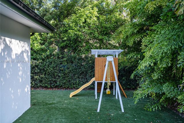 10235 SW 58th Ct, Pinecrest, FL 33156