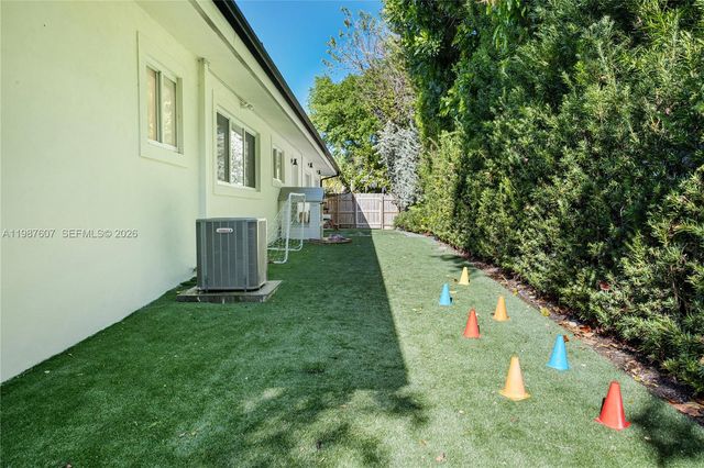 10235 SW 58th Ct, Pinecrest, FL 33156