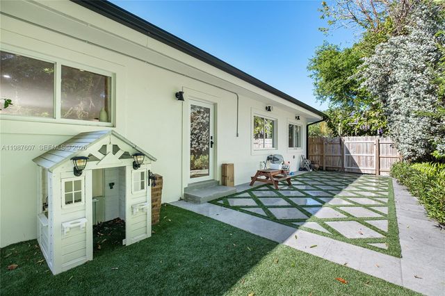 10235 SW 58th Ct, Pinecrest, FL 33156