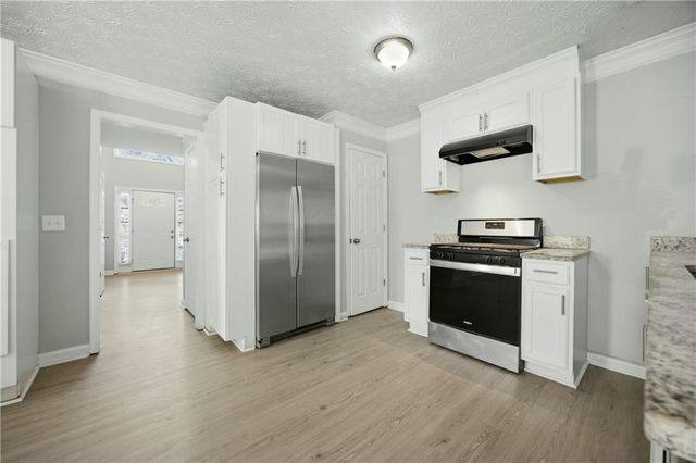 2625 Lindsey Oak Lane, Lawrenceville, GA 30044