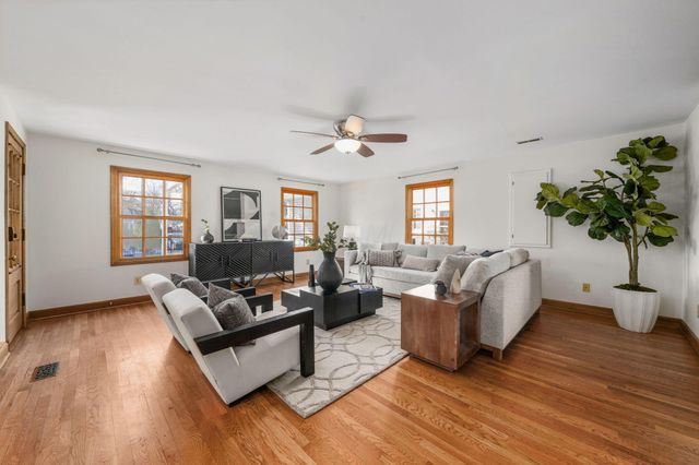 2731 E Broad Street, Columbus, OH 43209