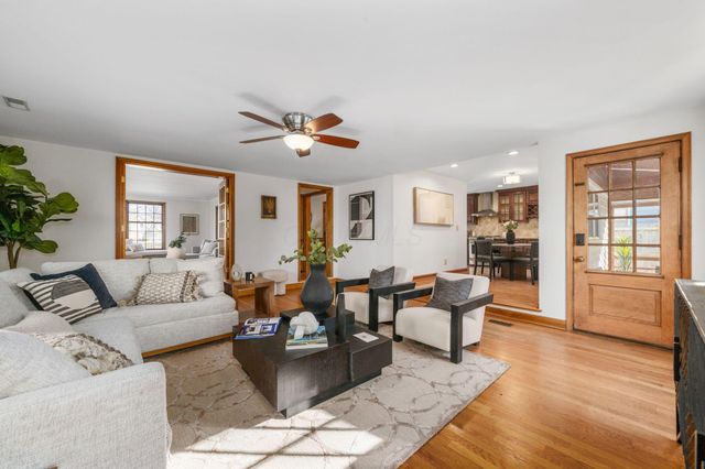 2731 E Broad Street, Columbus, OH 43209