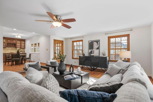 2731 E Broad Street, Columbus, OH 43209