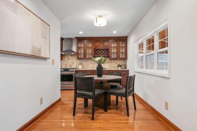 2731 E Broad Street, Columbus, OH 43209