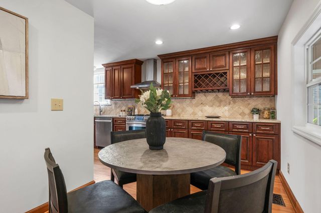 2731 E Broad Street, Columbus, OH 43209